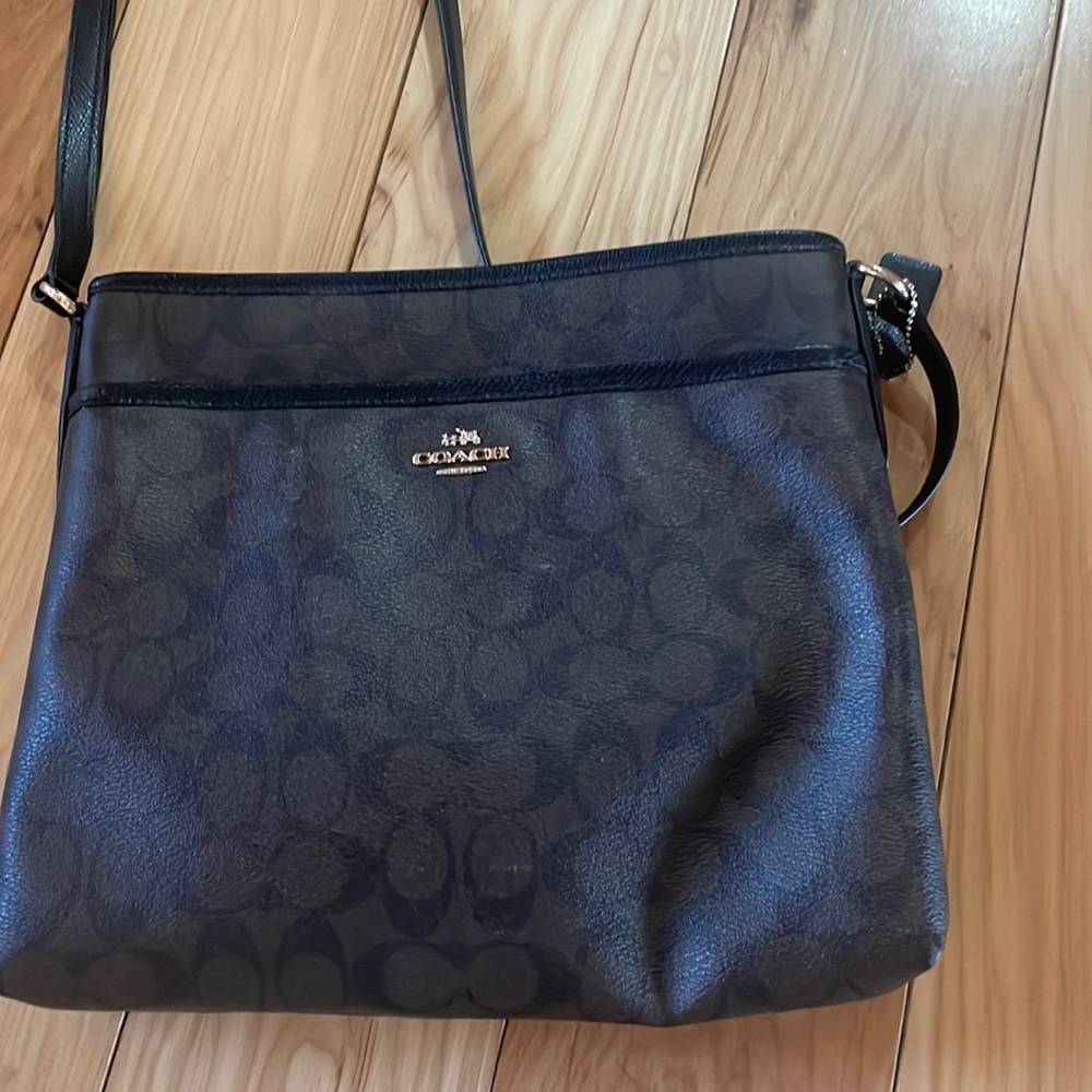 Beautiful classic coach purse